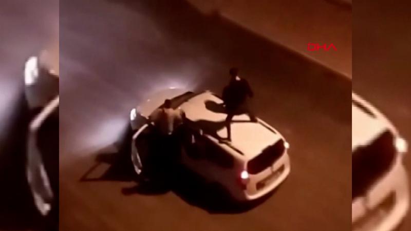 Otomobil üzerinde tehlikeli eğlence kamerada