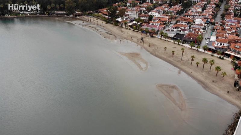Deniz suyu 40 metre çekildi