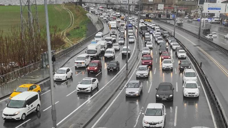 İstanbul'da trafik yoğunluğu devam ediyor