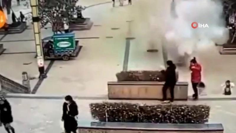 Kanalizasyona fişek atan Çinli çocuk ortalığı savaş alanına çevirdi