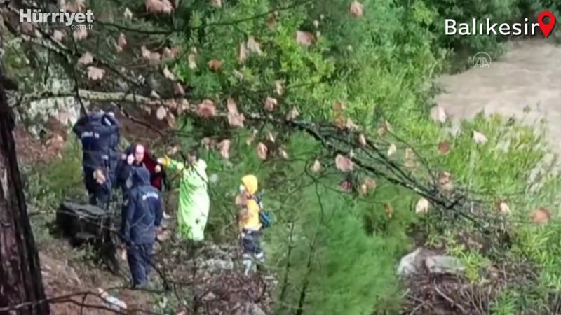 Çöken ahşap köprüden dereye düşerek suya kapılan kadın öldü