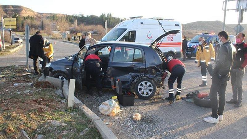 İki otomobil çapıştı: 9 yaralı