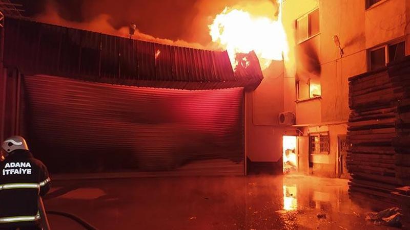 Adana'da mobilya fabrikasında yangın