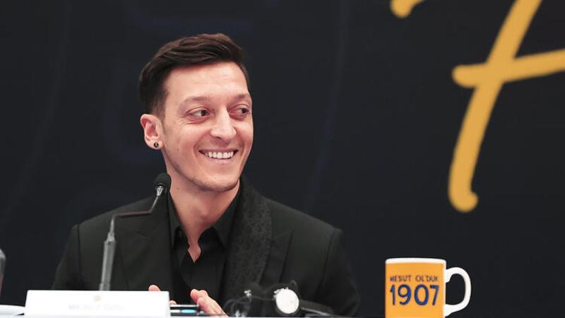 Mesut Özil: "Burak Yılmaz kardeşim inşallah Türkiye'yi en güzel şekilde temsil eder"