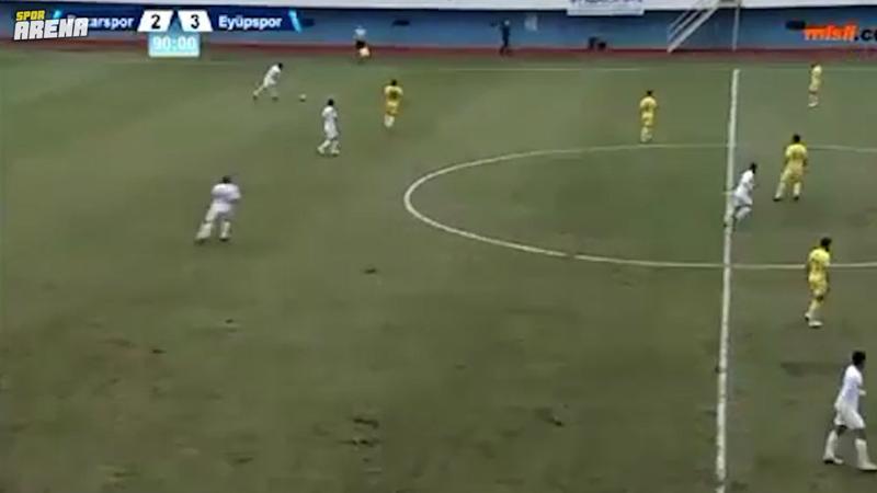 Pazarspor - Eyüpspor maçında sahada ikinci top ve penaltı kararı! Kaleci Emrullah...