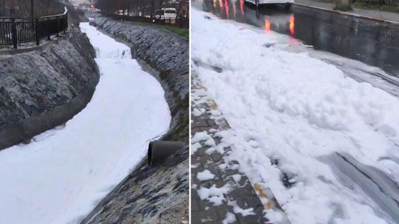 Esenyurt'ta yayılan koku ve yola taşan köpük mahalle sakinlerini korkuttu