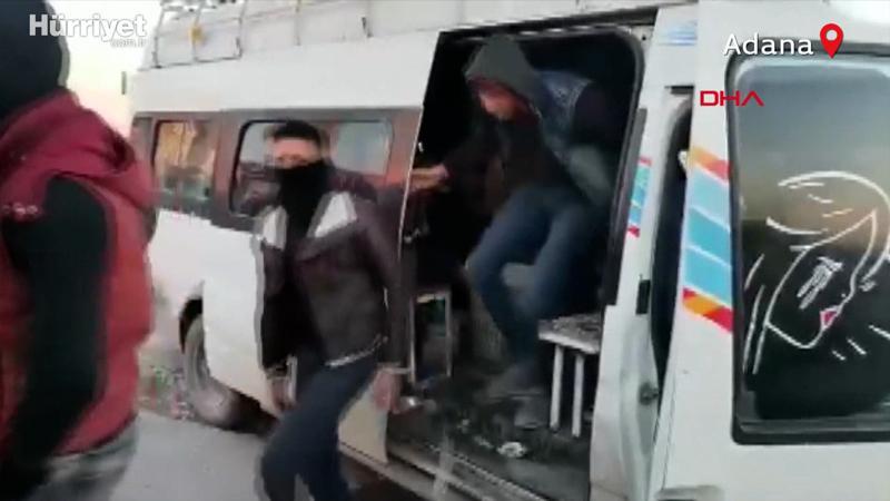 Polisler de şaştı kaldı! 15 yolcu kapasiteli minibüsten 33 yolcu indi