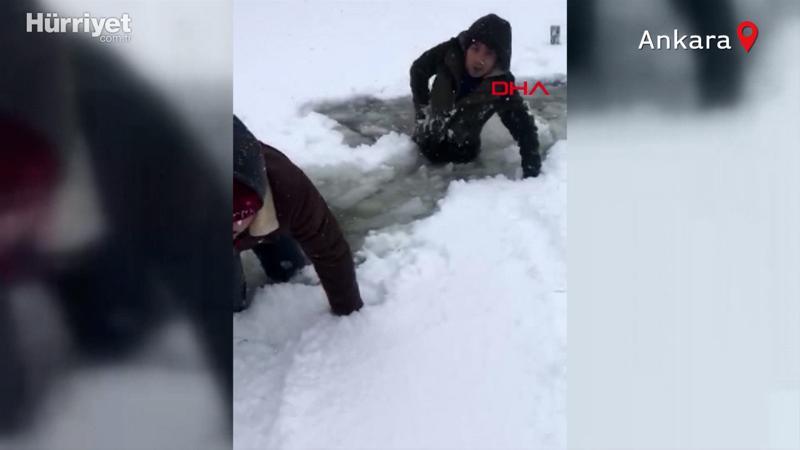 Video çekmek isterken gölete düştüler