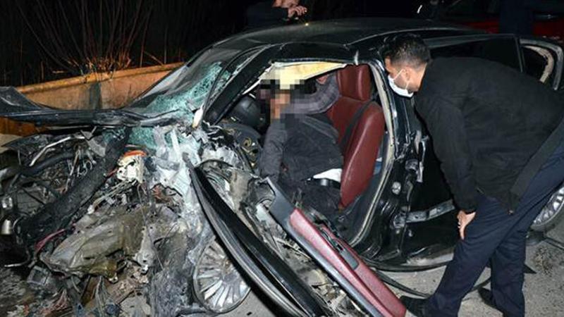Serik'te çarpışan iki otomobilden biri dereye uçtu: Çok sayıda ölü var