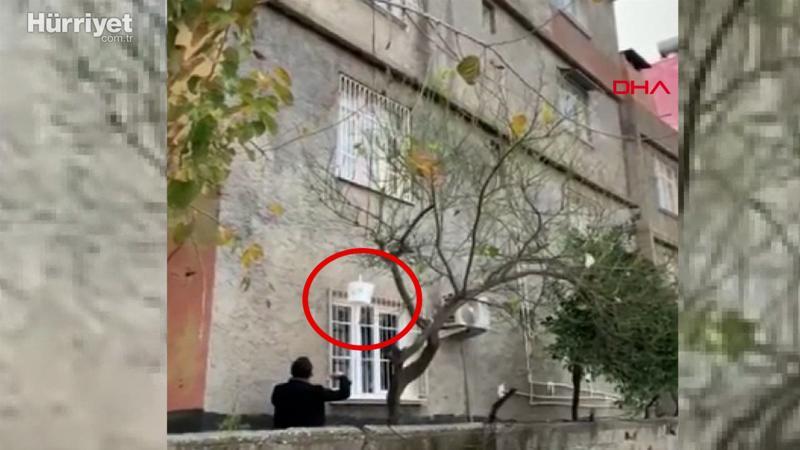 Evden sepet sarkıtarak satış yapan uyuşturucu tacirine suçüstü