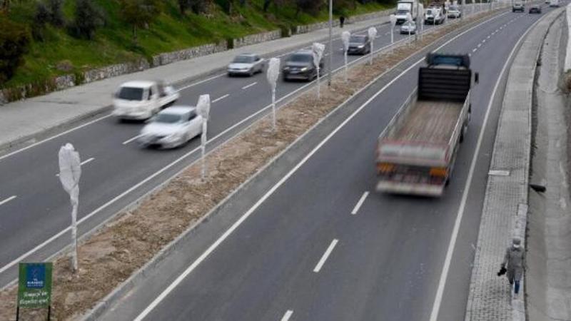 Ağaçları soğuktan elyafla kaplanarak koruyorlar