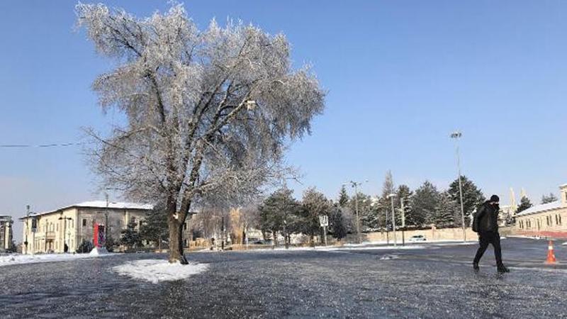 Sivas, eksi 16 ile buz kesti