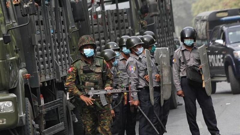 Myanmar'da güvenlik güçleri protestoculara ateş açtı