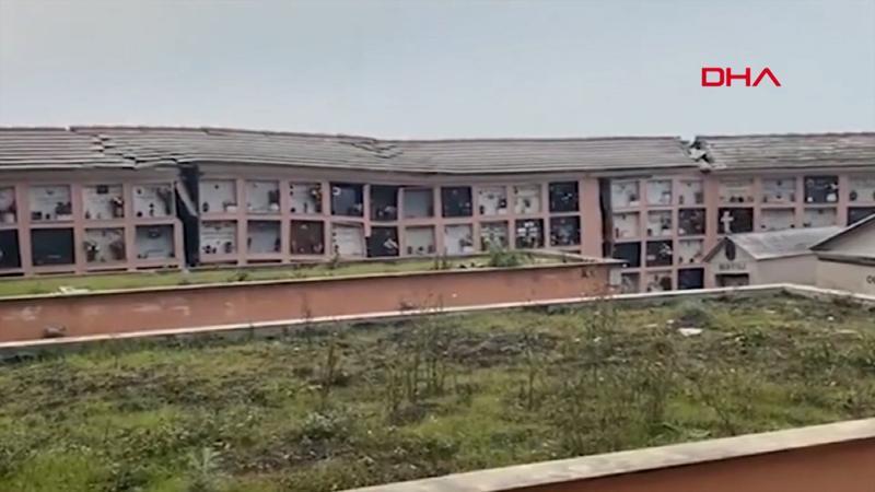 Mezarlık alanda toprak kayması anı kamerada