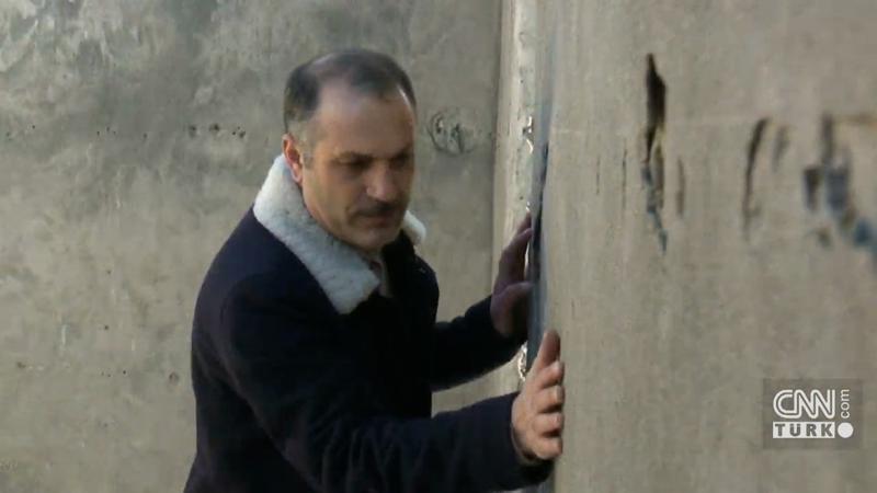 Ünlü sanatçı 30 yıl sonra evine kavuştu, duvarları öptü!
