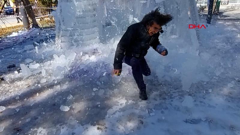 Buz kütlesi performans denemesinde talihsiz an! Ölümden böyle döndü...