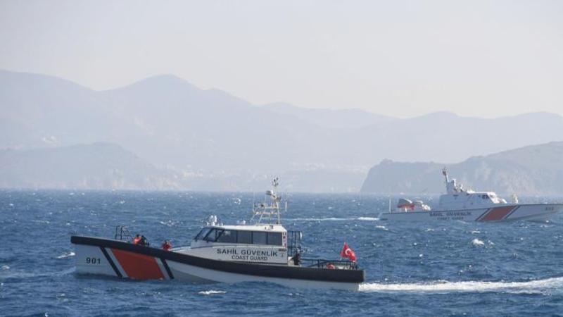Gökçeada açıklarında 5 kişinin bulunduğu tekne battı