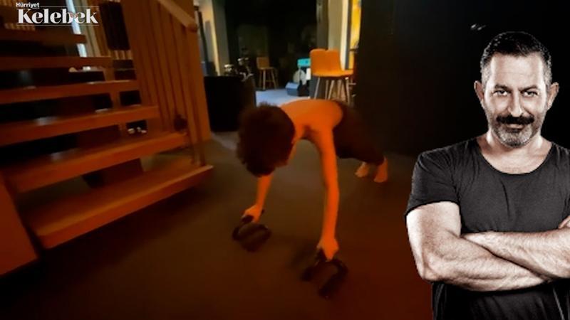 Cem Yılmaz oğlu Kemal Yılmaz'ı spor yaparken kayda aldı.
