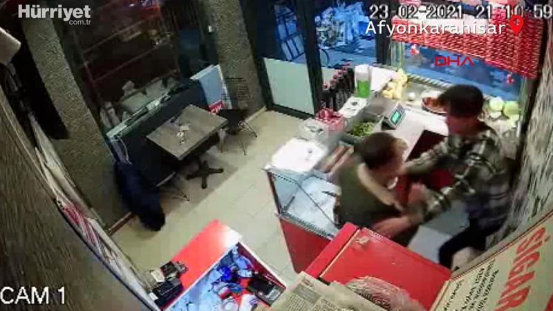 Çiğ köfte 'acılı' diye çalışana saldırıp, yumrukladı