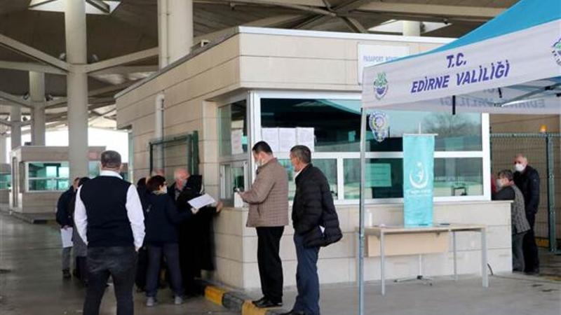 Yurt dışından gelenlerin "PCR testi ibrazı zorunluluğu" uygulaması devam edecek
