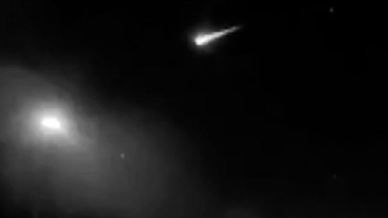 İngiltere'de dev meteorun düşüşü güvenlik kamerasına yansıdı