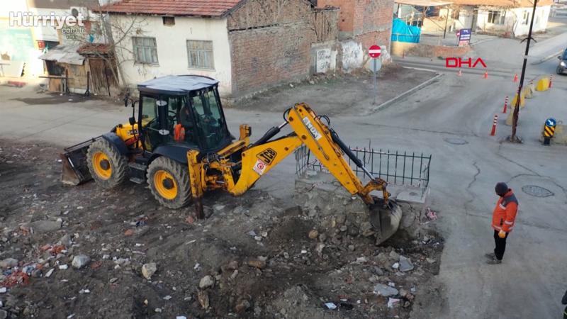 Çorum'da asırlık 2 türbenin mezarları boş çıktı
