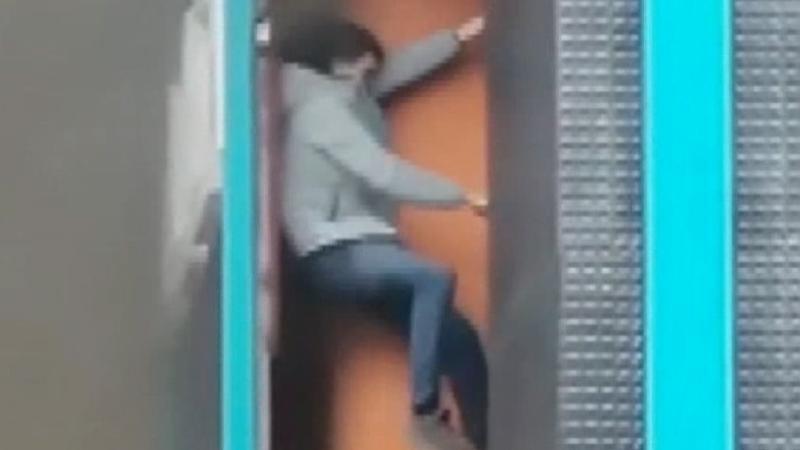 Ataşehir'de alev kapanından kaçış kamerada