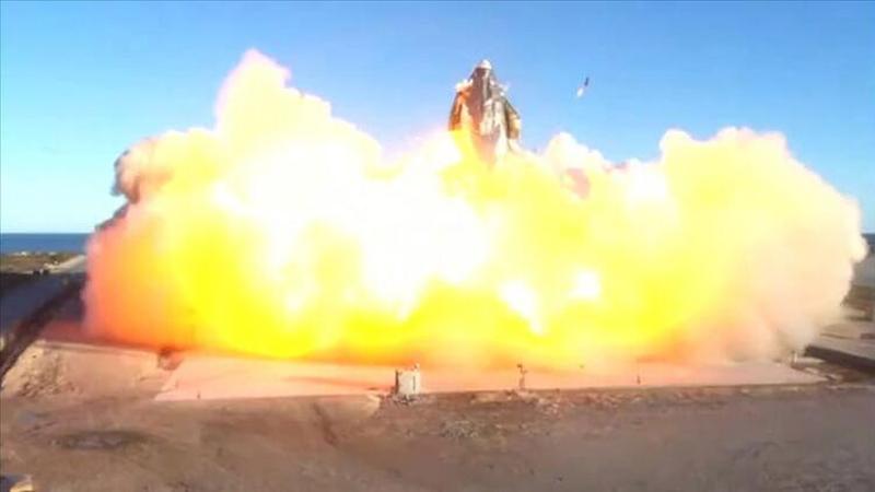 SpaceX'in uzay aracı, inişten sonra patladı