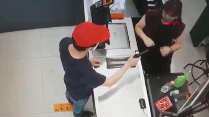 Görüntüler Brezilya'dan... Rahipten sahte silahla market ve eczane soygunu