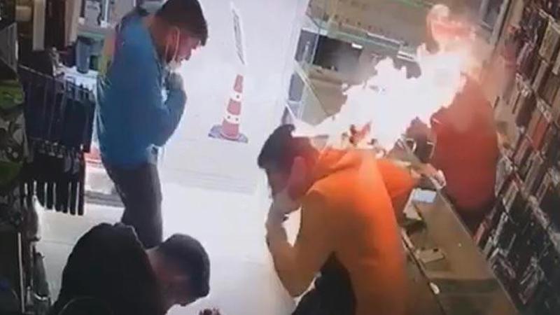 Cep telefonun bataryası patladı, yanmaktan son anda kurtuldu; o anlar kamerada