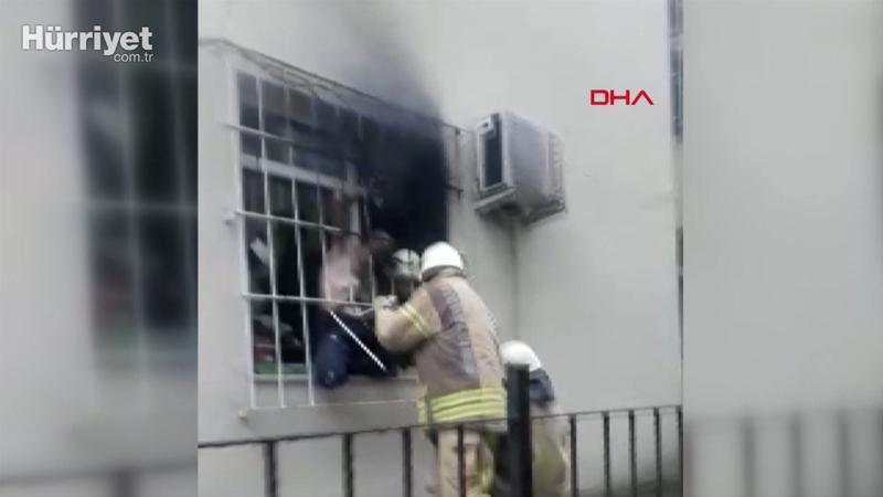 İtfaiye korkuluk demirlerini keserek yangında mahsur kalan kişiyi kurtardı
