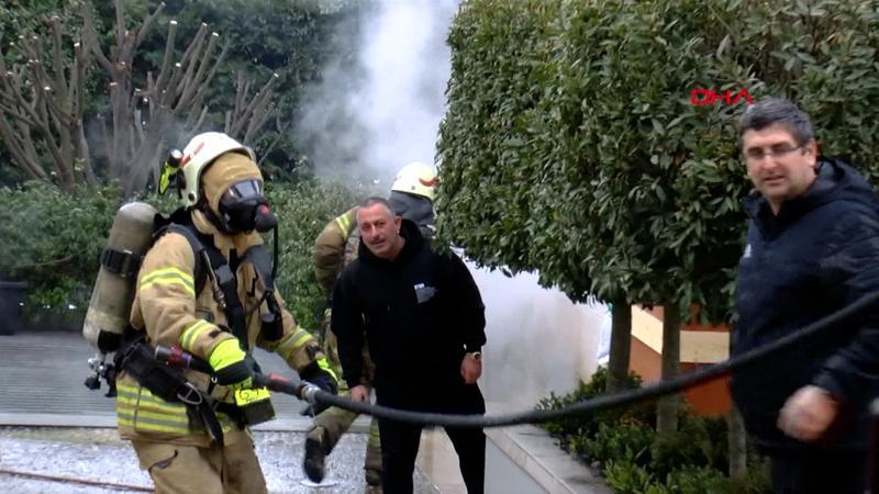 Cem Yılmaz'ın evinde yangın çıktı