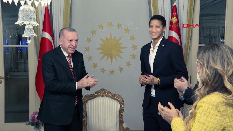 Fenerbahçe'nin Kübalı voleybolcusu Vargas, Türk vatandaşlığına geçti