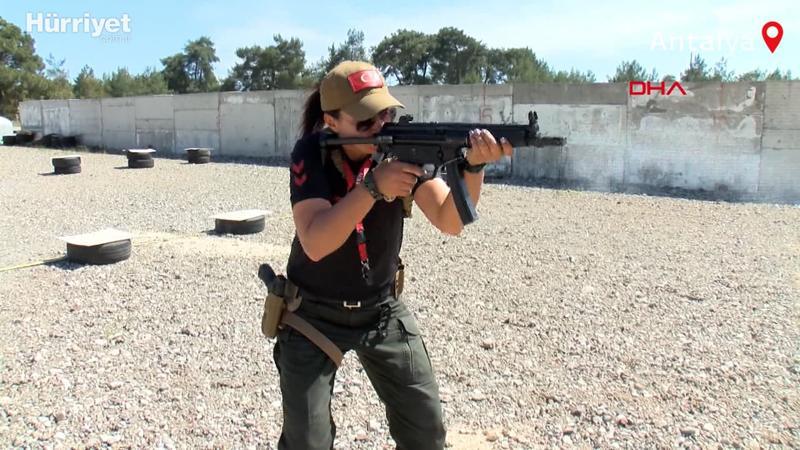 Antalya Emniyeti'nin 'Lara Croft'una, mermi sesi müzik gibi