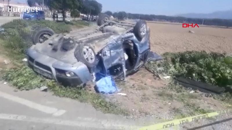 İzmir'de süt tankeri hafif ticari araca çarptı; 3 ölü, 4 yaralı