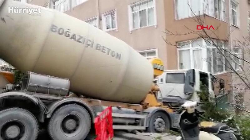 Beşiktaş'ta beton mikseri 6 katlı binaya çarptı