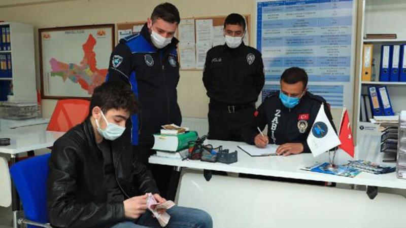 Zabıta memuru bulduğu 20 bin TL'yi sahibine teslim etti