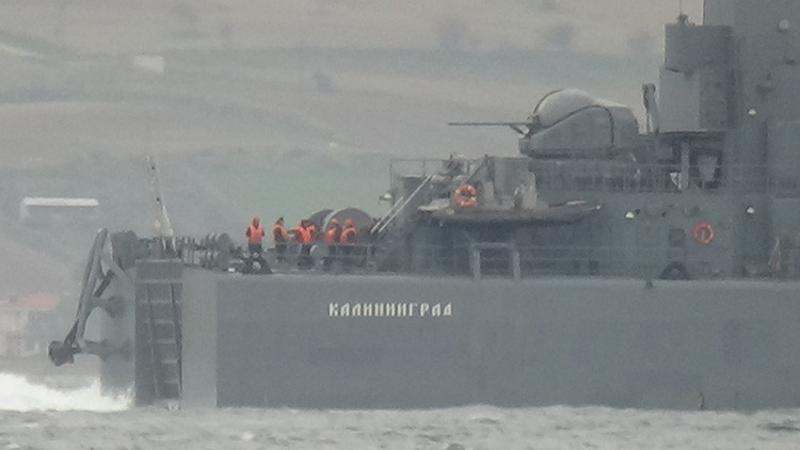Rus savaş gemileri İstanbul Boğazı'ndan geçti
