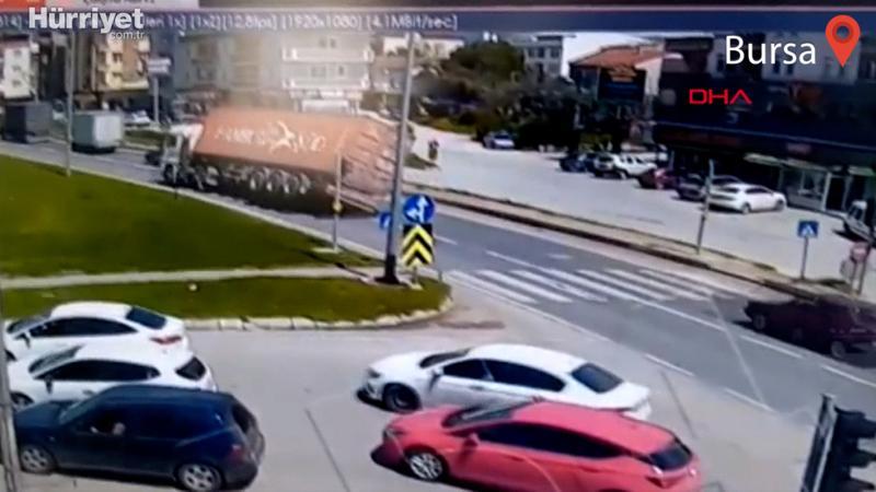 Bursa'da TIR'ın devrildiği feci kazada yeni görüntü ortaya çıktı!