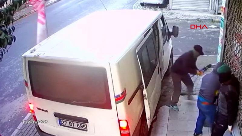 4 dakikada 20 bin liralık soygun saniye saniye kamerada