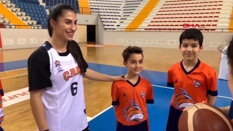 Minik basketbolculardan videolu 23 Nisan kutlaması