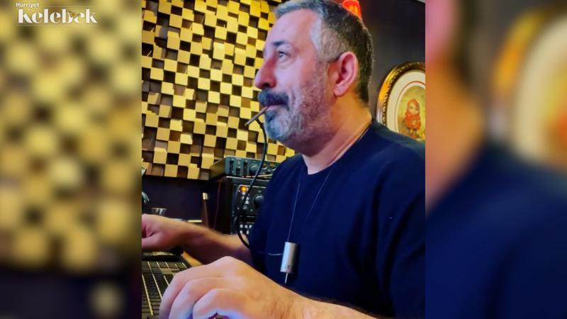 Cem Yılmaz, 23 Nisan'ı müzikle kutladı