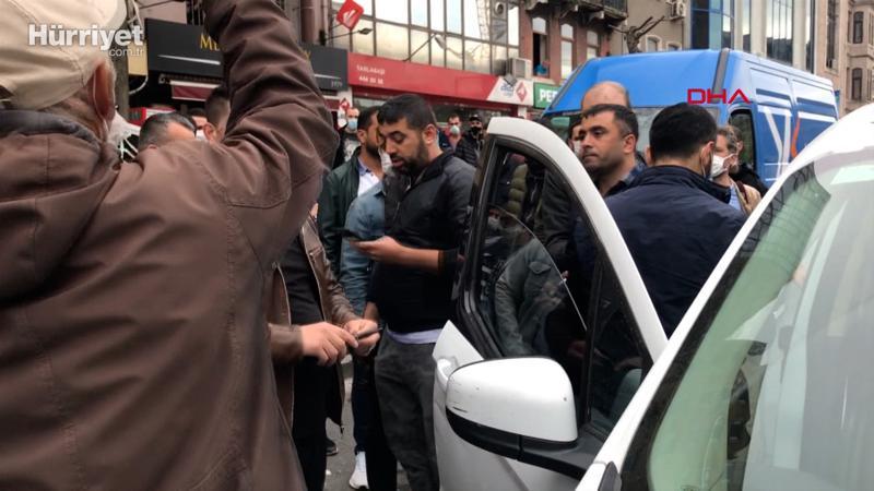 Beyoğlu'nda kucağında çocuk olan kişiye silahlı saldırı