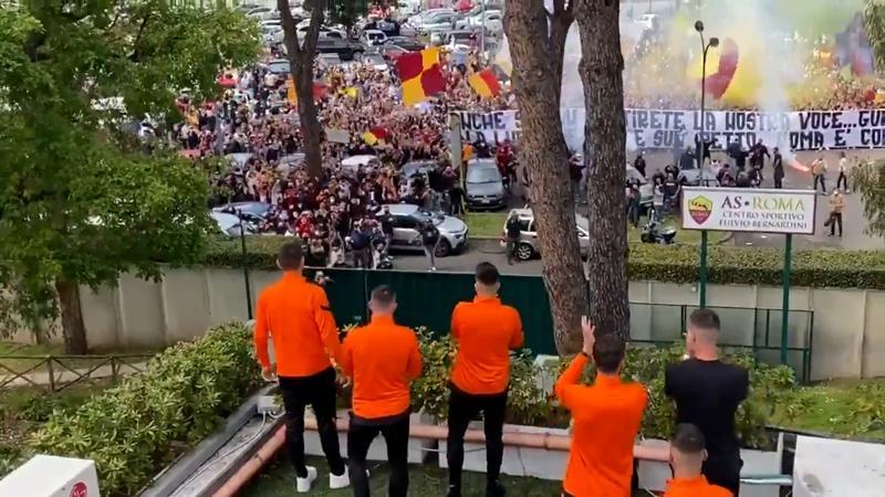 Manchester United'a konuk olacak Roma'ya görkemli uğurlama