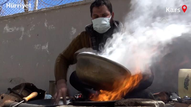 Seyyar kalaycı unutulmaya yüz tutmuş mesleğini şehir şehir gezerek yaşatıyor