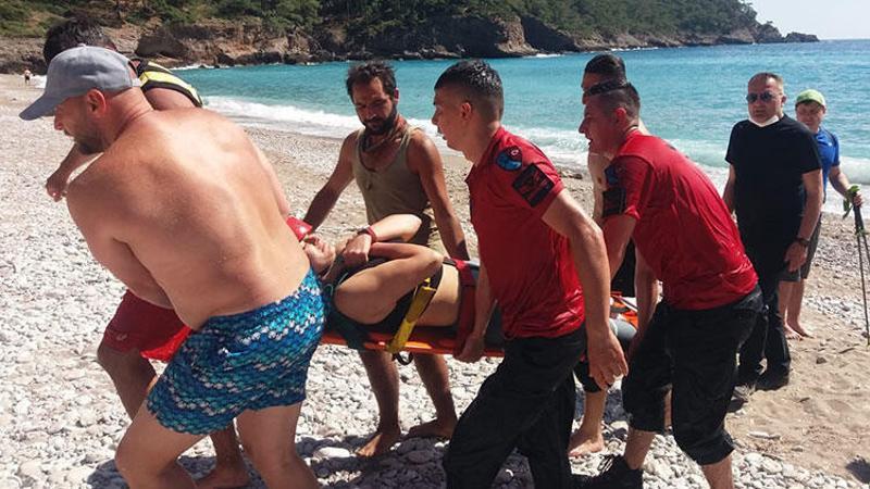 Fethiye'de kayalıklardan düşerek ayağı kırılan ve mahsur kalan turist kurtarıldı