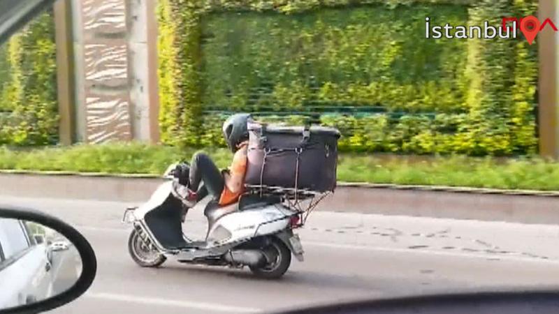Motosikletli kuryeden tehlikeye davetiye
