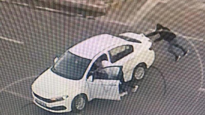 Lüks otomobillerin gösterge panellerini çalan hırsızlar yakalandı