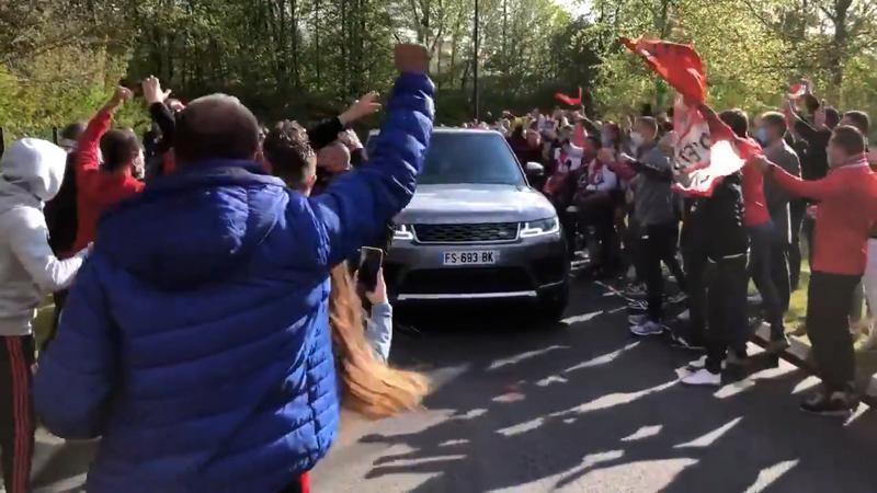 Lille taraftarlarından Burak Yılmaz'a büyük destek