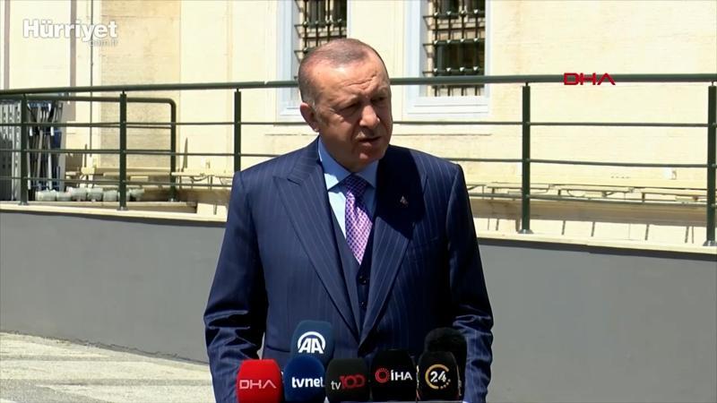 Cumhurbaşkanı Erdoğan, cuma namazı çıkışı sonrası soruları yanıtladı
